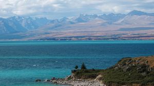 New Zealand: Earth's Mythical Islands's poster