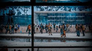 8/1 – A Democracia Resiste's poster