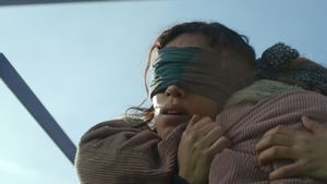 Bird Box: Barcelona's poster