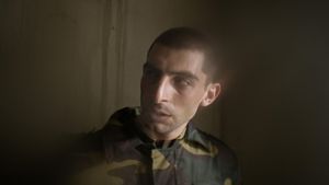 Yerazeluts heto's poster