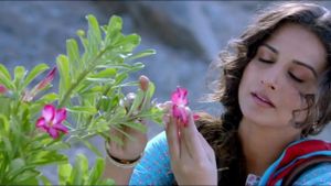 Hamari Adhuri Kahani's poster