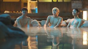 Secrets in the Hot Spring's poster