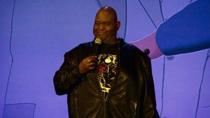 Lavell Crawford: New Look Same Funny!'s poster