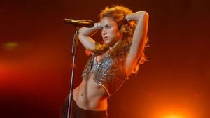 Shakira: Oral Fixation Tour's poster