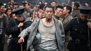 The Battleship Island's poster