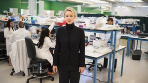 The Inventor: Out for Blood in Silicon Valley's poster