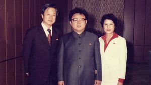 The Lovers & the Despot's poster