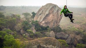 Crack Climbs and Land Mines, Alex Honnold in Angola's poster