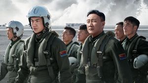 Born to Fly's poster