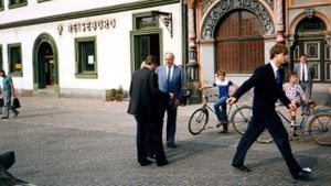 Le jour où Helmut Kohl a berné la Stasi : La visite du chancelier en RDA's poster