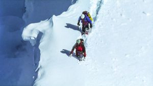 Touching the Void's poster