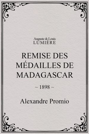 Remise des médailles de Madagascar's poster
