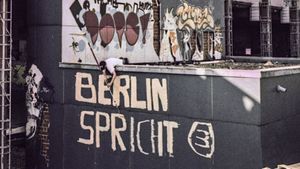 Berlin spricht Wände's poster