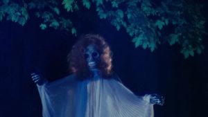 The Night Evelyn Came Out of the Grave's poster