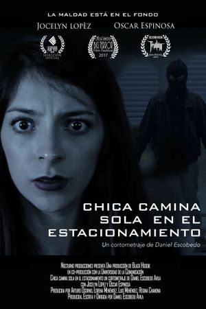 Chica camina sola en el estacionamiento's poster