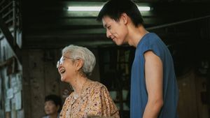 How to Make Millions Before Grandma Dies's poster